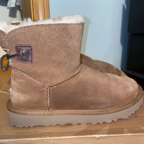 Ugg Tan Boots w/ Bow - Picture 2 of 9